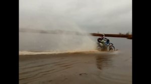 на МОТОЦИКЛЕ по ВОДЕ!!! В Тюмени