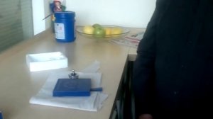 Волчок, левитирующий над магнитом