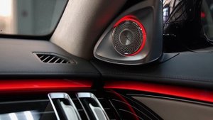 Осторожно, это MERCEDES-BENZ S63 AMG!