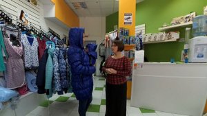 В поисках идеального слинга: Зимняя прогулка с новорожденным в слингокуртке
