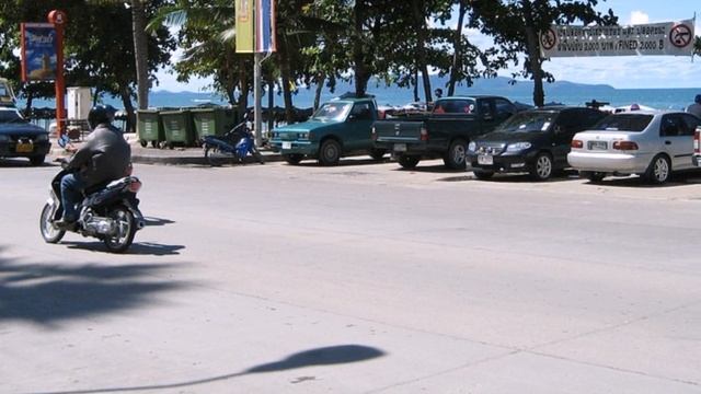 Пляж Джомтьен – один из самых больших и популярных пляжей города Паттайя.