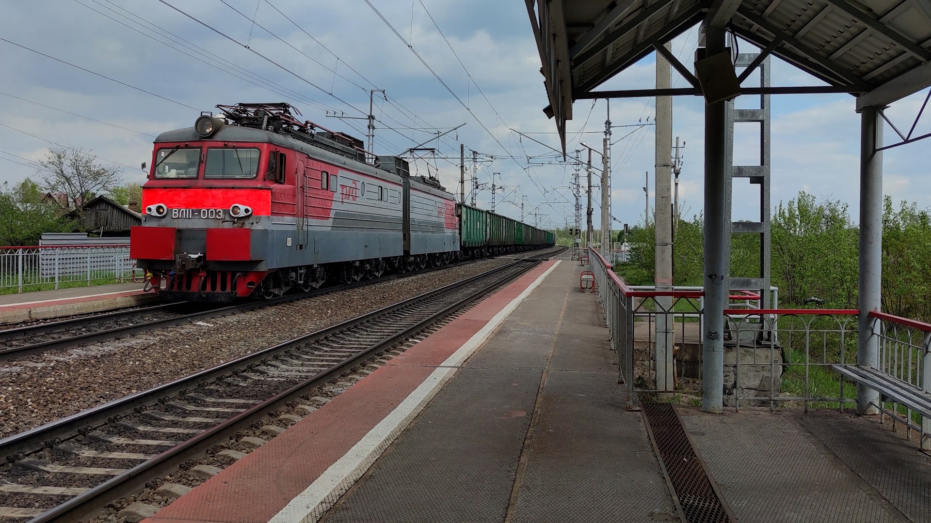 Железная дорога. Ранний ВЛ11-003 с грузовым поездом. смотреть онлайн