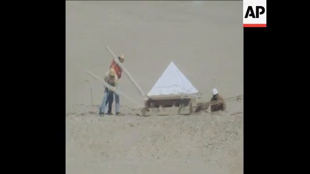 Архивные съемки строительства японцами копии пирамиды Хеопса. 1978 год. смотреть онлайн