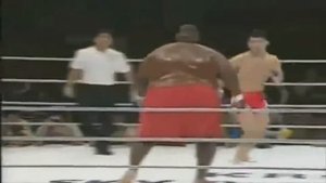 бой супер тяж. 300 кг  бойца против 100