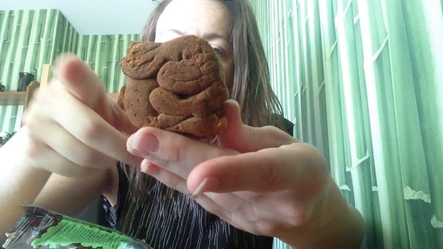 Бисквития шоколадная начинка — Food Unpack&Review смотреть онлайн
