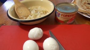 Блинчики с начинкой: горбуша, яйца и лук.  Быстро и очень вкусно!