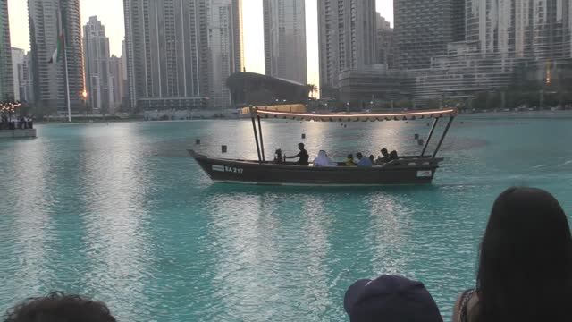 На набережной и 3-и шоу фонтанов. Dubai Dancing Fountains, U.A.E. 08.06.23, 13.06.23