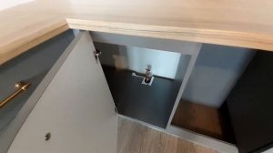 #Кухня небольшая #Aventos от Blum #цокольный ящик