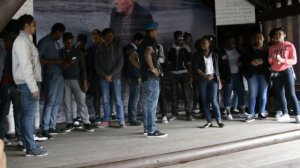 Песня "Любите, девушки" группы "Браво" в исполнении иностранных студентов из Ямайки