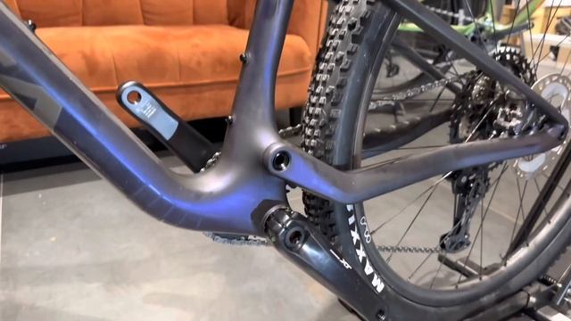 Prezentacja Orbea Oiz M-Pro 2023 Tanzanite Raw Carbon View Fully XC Presentation L 6299€ смотреть онлайн