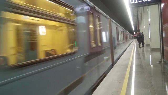 Станция «Мневники». Состав «Ока» в окраске бакинского метро 1 03 апреля 2021 смотреть онлайн