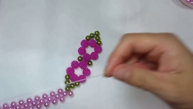 Trama de pérola Floral Diamantina смотреть онлайн