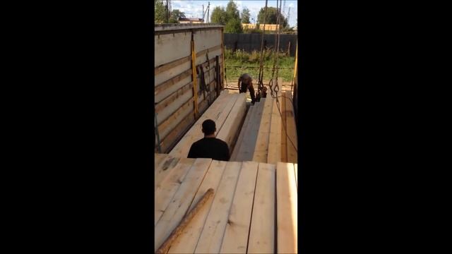 Укладка пиломатериала обрезного доска обрезная, брус в фуре ООО Объединенная Лесная Компания