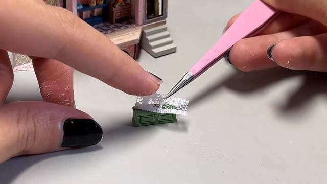 DIY Miniature Box Theater : Lucky Market - in a tin  บานตกตากลองกบหนเบล