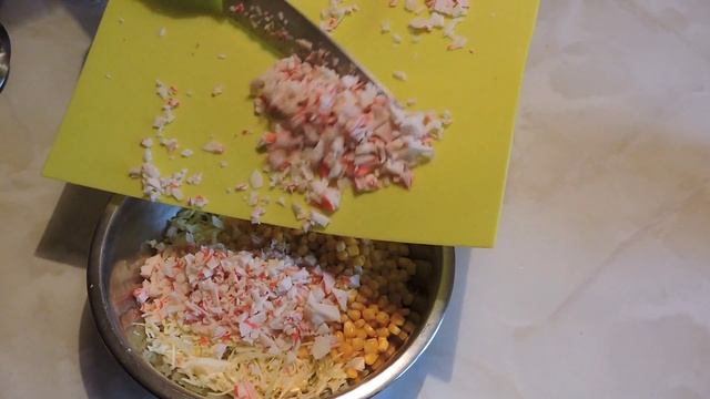 САЛАТ К ПРАЗДНИКУ. Простой в приготовлении. смотреть онлайн