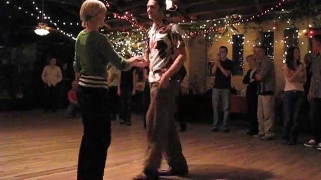 Dan & Tiff 03-04-2008 Intermediate Lindy Hop Class смотреть онлайн