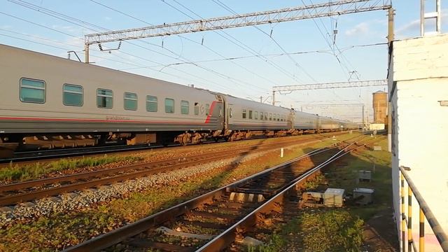 "Евпаторийская Таврия". Электровоз ЭП20-053 с поездом №174 Евпатория - Москва. смотреть онлайн