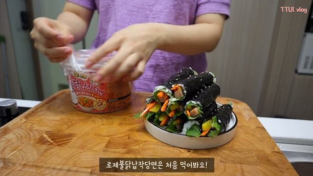 ENG)자취VLOG❤️스팸꼬마김밥?만들어 먹고 통밀빵샌드위치?만들어 출근하는 자취일상/오꼬노미야끼, 블루베리스무디, 로제불닭납작당면, 순대볶음, 갈비찜