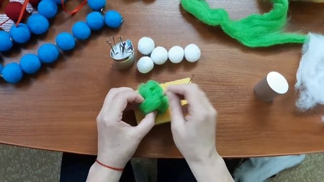 Бусы в технике сухое валяние