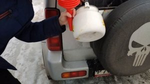 Убираем вмятину на машине