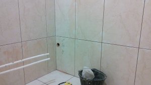 Отверстие в плитки !Сверление с обратной стороны!