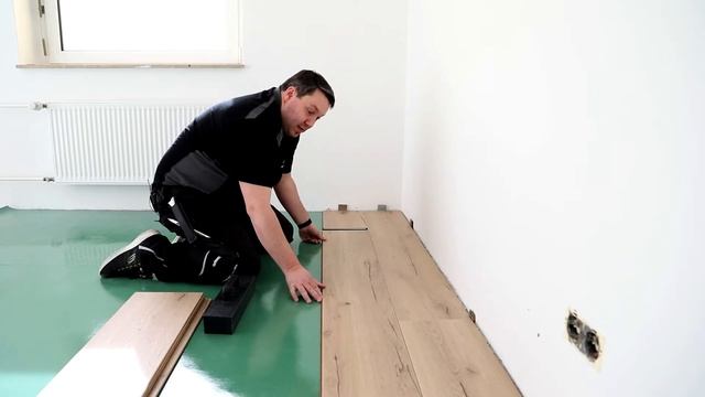 Videotutorial | How to install Laminate flooring wineo 500 with Fold-Down | GB