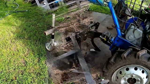 ПОЧЕМУ РАНЬШЕ ТАК НЕ СДЕЛАЛ при окучивании картофеля МОТОБЛОКОМ С ДИСКОВЫМИ ОКУЧНИКАМИ И КОЛЕСАМИ. смотреть онлайн