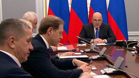 Михаил Мишустин обсудил на совещании с заместителями программу строительства на пять лет в России