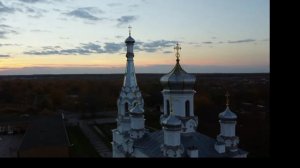 Красивый закат. Церковь в Низино