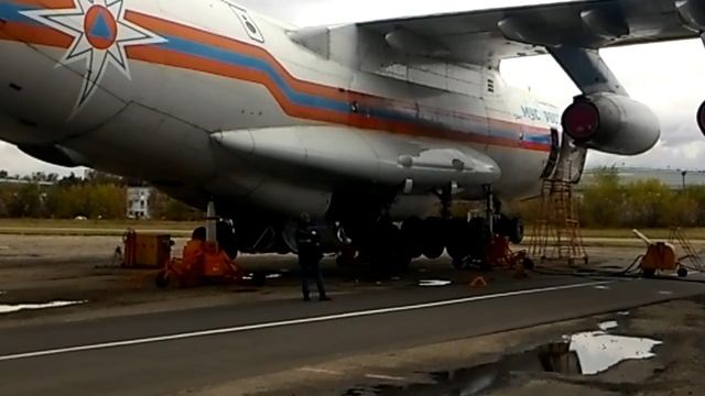 ИЛ-76. Проверка выпуска стоек. смотреть онлайн