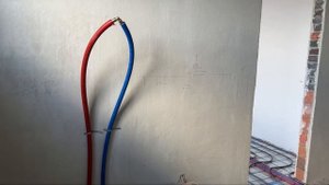 Что нужно учесть при заливке стяжки? Окна в пол, витражи, конвекторы, трапы и многое другое.