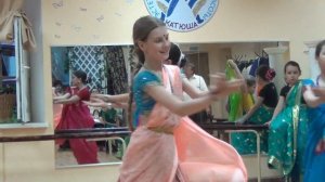 Индийский танец с бусами