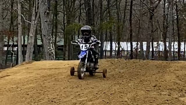 5 yr old Jump With Training Wheels on Yamaha Pw50 Dirt Bike смотреть онлайн