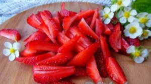 Клубника со сметаной