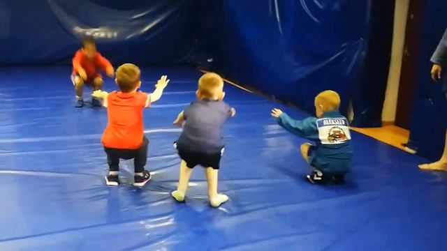 Тренировка по самбо в младшей группе, 5-7 лет. Самбо дети