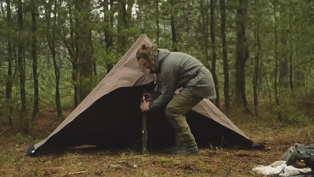 Бушкрафт - ниже нуля, очаг сами, шкура оленя, финский топор смотреть онлайн