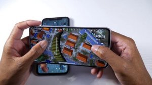 Samsung S21 FE VS IPhone 11 - (Display, Speakers, Speed Test & PUBG Graphics)