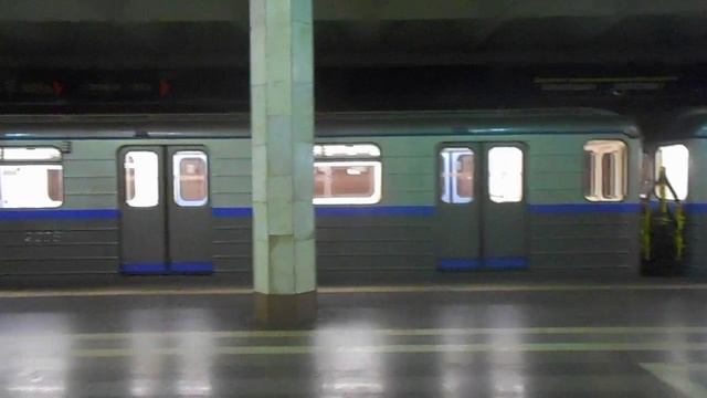 Нижегородское метро. "Шестёрка" на станции "Бурнаковская"