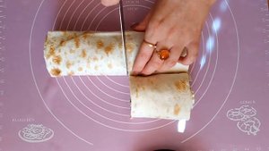 Пирог из лаваша с фаршем и картофелем.