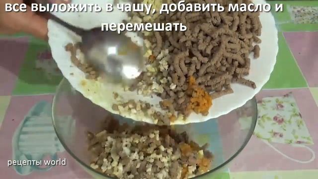 Рулет из куриной печени простой рецепт с начинкой из сыра и зелени.