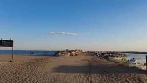 Мажорка назло богатым родителям вышла замуж за официанта-заику… Отец был в ярости, но 3 слова парня