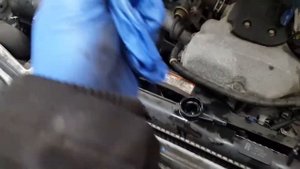 Suzuki Jimny radiator replacement and crank pulley removal.