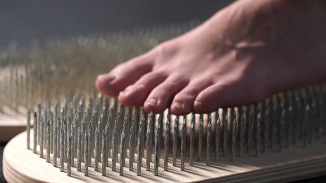 Гвоздестояние в сети студий растяжки и фитнеса L.A.B SPACE смотреть онлайн