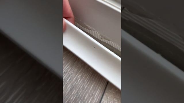 Как закрыть щель между ламинатом и окном ?? #бытьбоссом #ремонтквартиры #дизайнквартиры
