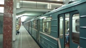 Состав 81-714/717 на станции "Каширская" и недействующие пути Каховской линии