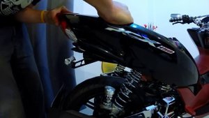 PCX 150 - 2015/16 Front-Side Plastics Removal