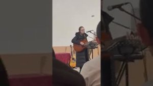 Песня: Как прикрыта пышной кроной пустота