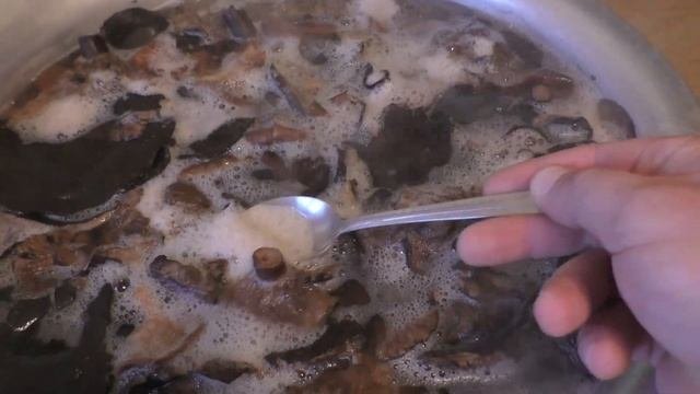 Соленье, солю черный груздь