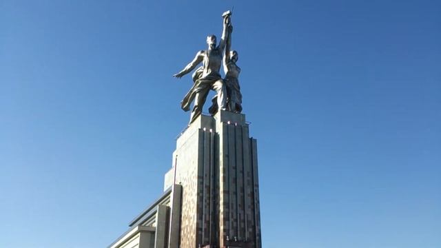 Памятник 1937 года Рабочий и колхозница на ВДНХ в Москве смотреть онлайн