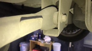 Как скрипит сайлентблок  на Фокусе.